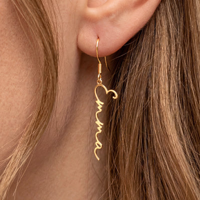 Gold personalised name earrings - Daisy font