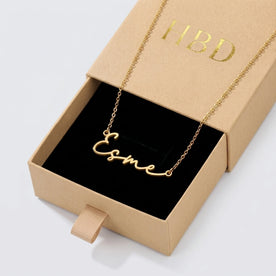 Necklace Esme Name Necklace HBD: In the box