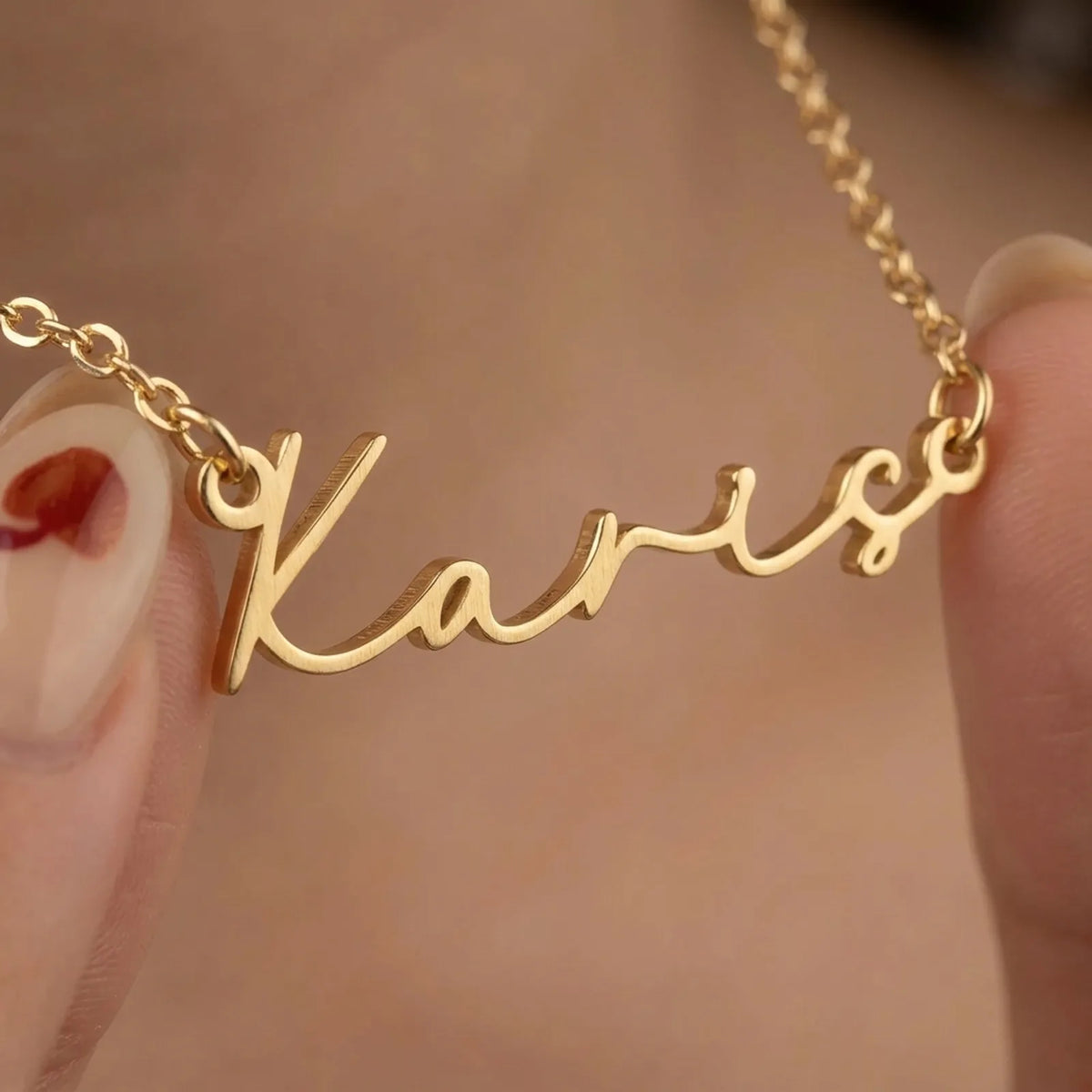 Karis Name Necklace — Nameplate Detail